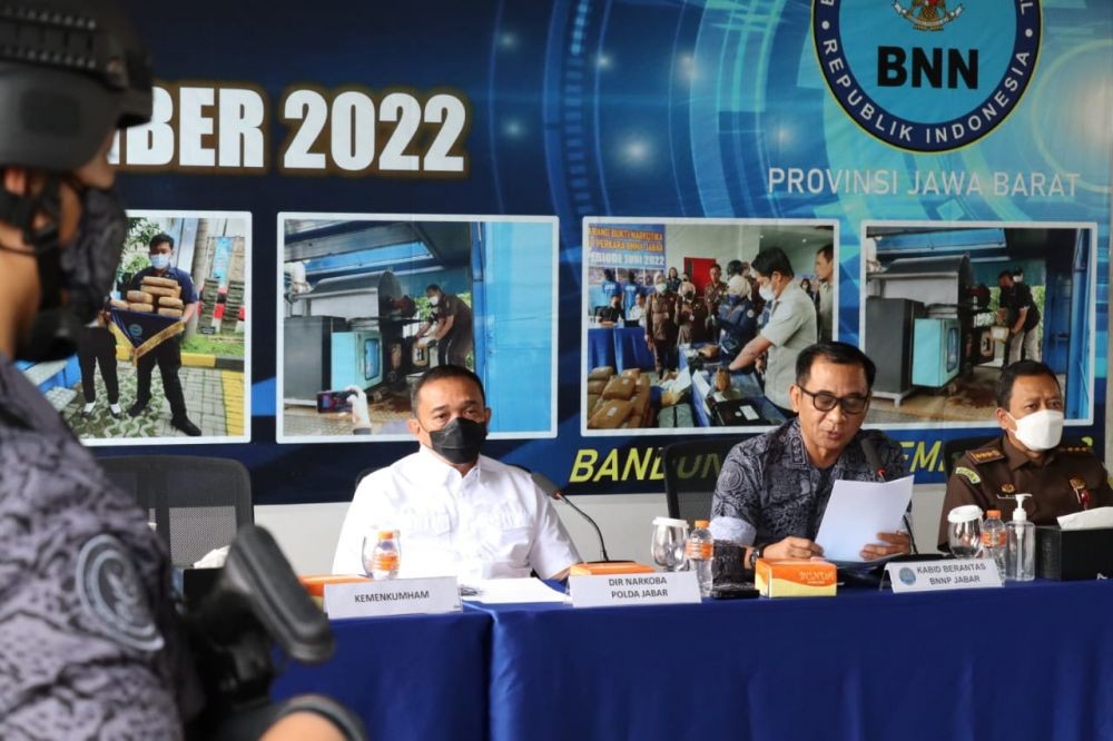 BNNP Jabar Musnahkan Belasan Kilogram  Ganja dan Sabu