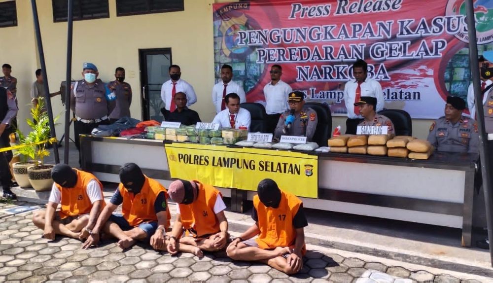 Polres Lampung Selatan Tangkap 4 Penyeludup 30 Kg Sabu dan 19 Kg Ganja