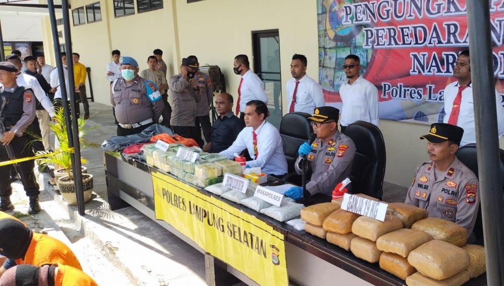 Polres Lampung Selatan Tangkap 4 Penyeludup 30 Kg Sabu dan 19 Kg Ganja