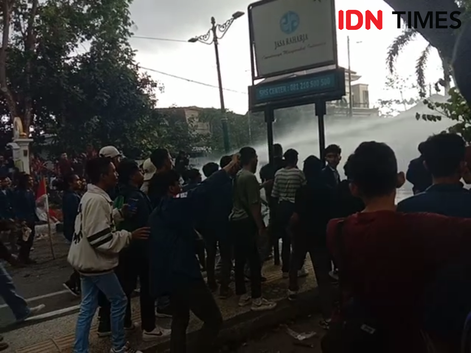 Demo Kenaikan BBM Rusuh, Tiga Mahasiswa Universitas Mataram Terluka