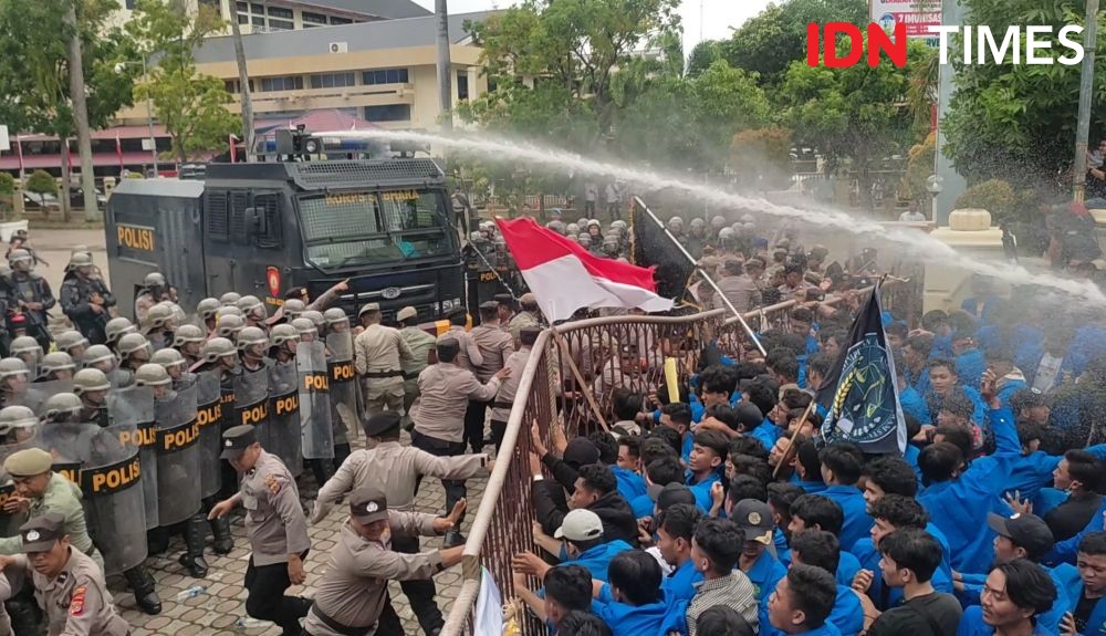 Bentrok Demo BBM di Aceh, Tiga Polisi dan Sejumlah Mahasiswa Luka-Luka