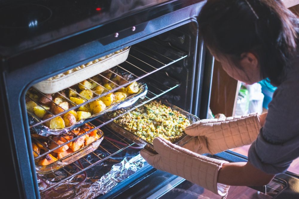 Perbedaan Oven Listrik Vs Air Fryer Yang Harus Kamu Pahami