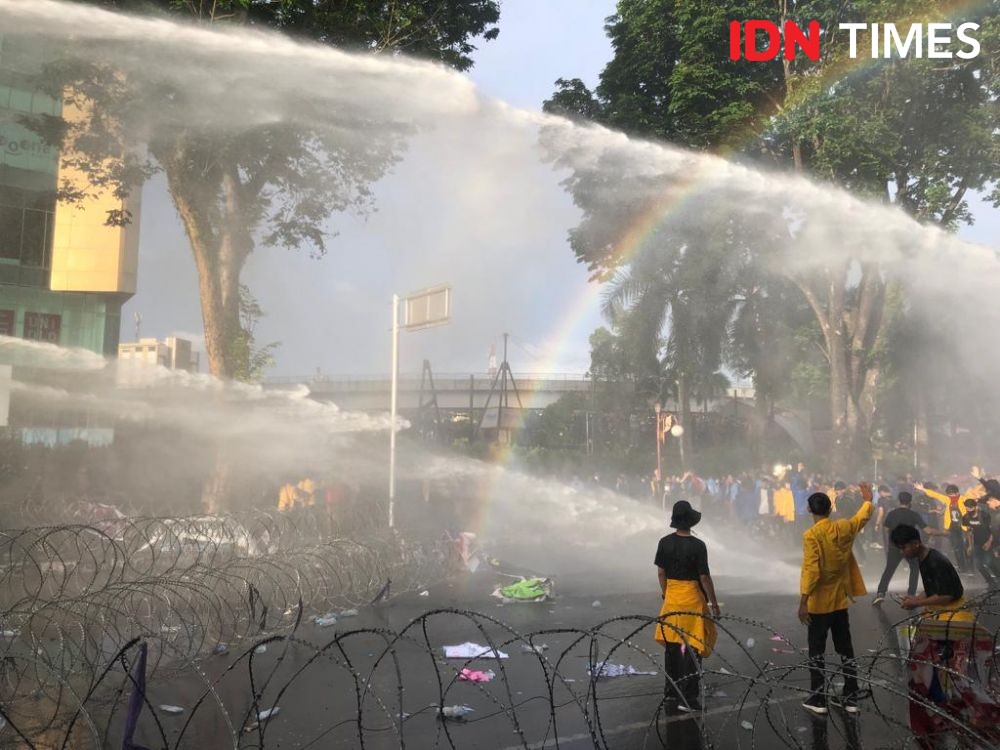 Demonstran Tolak BBM di Palembang Bentrok Lagi dengan Polisi