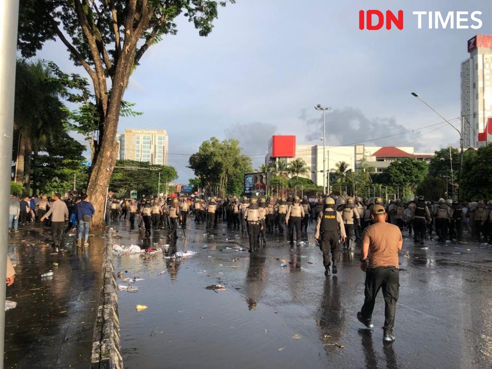 Demonstran Tolak BBM di Palembang Bentrok Lagi dengan Polisi