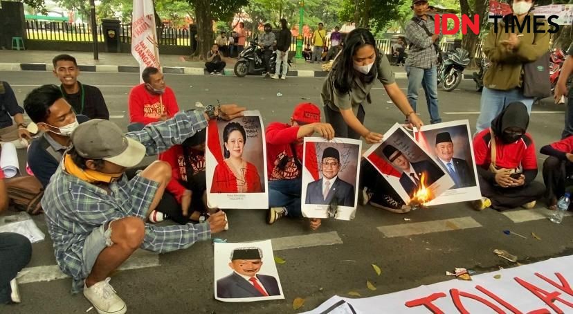 Demo BBM Naik, Massa di Sumut Bakar Foto Puan hingga Muhaimin