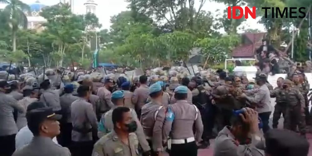 Mulai Rusuh, Aksi Demo Mahasiswa Balikpapan Disemprot Water Cannon