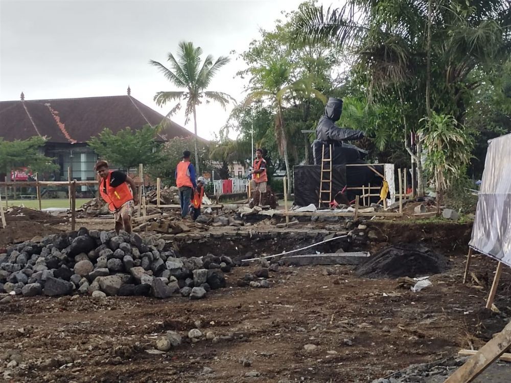 Patung Ikonik Bung Karno di Tabanan Berhasil Dipindahkan
