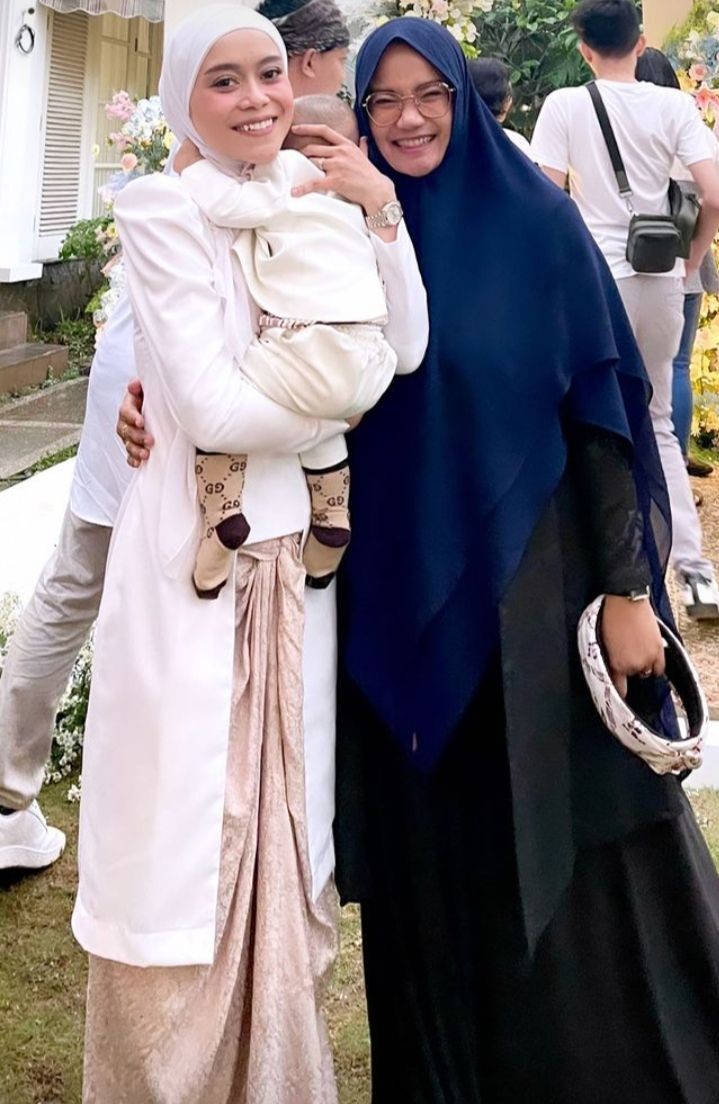 potret baby Leslar di pertunangan pamannya (instagram.com/danggiasari)