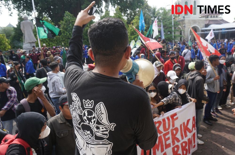 BBM Naik, Mahasiswa Demo di DPRD DI Yogyakarta Minta UMP Naik  