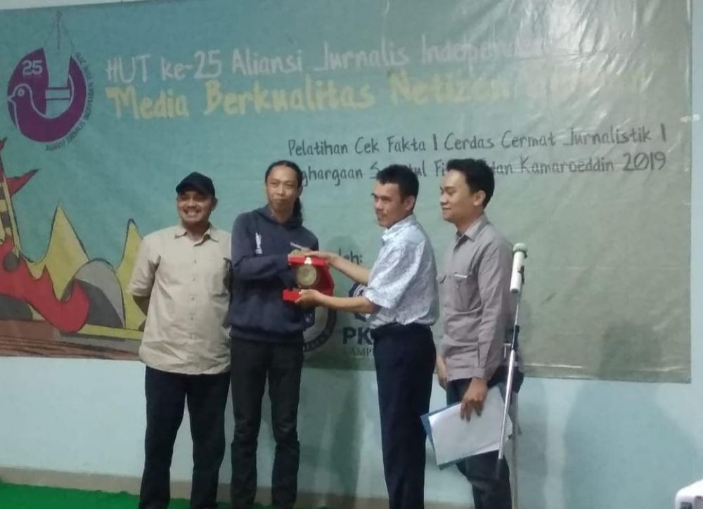 AJI Bandar Lampung Gelar Penghargaan Saidatul Fitriah dan Kamaroeddin