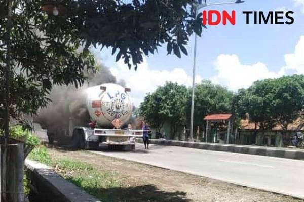 Truk Tangki LPG Terbakar Di Jalur Pantura Kabupaten Subang