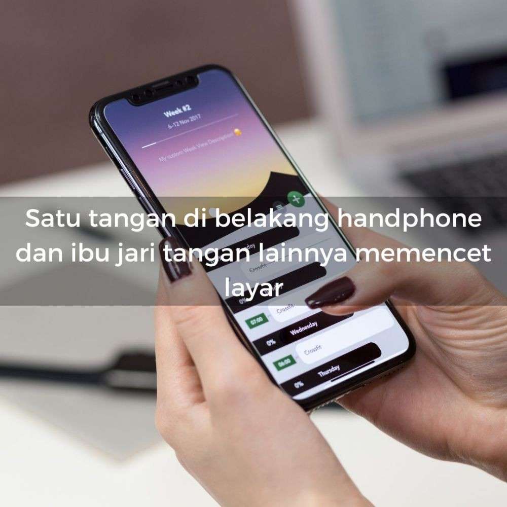 [QUIZ] Caramu Memegang Handphone Bisa Ungkap Kelebihanmu, Ternyata Begini!