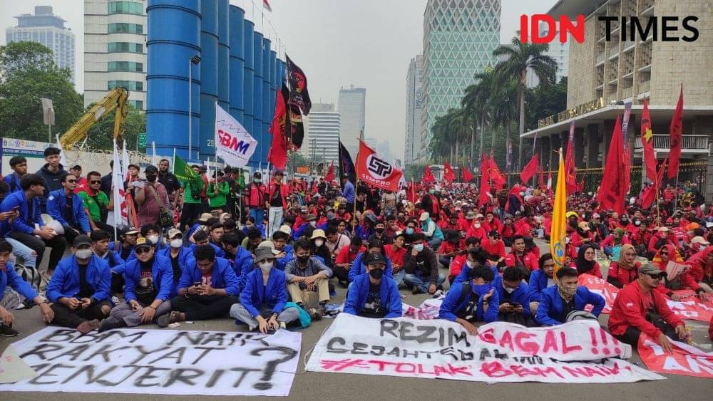 Lebih Dari 10 Ribu Buruh Demo Di DPR Hari Ini