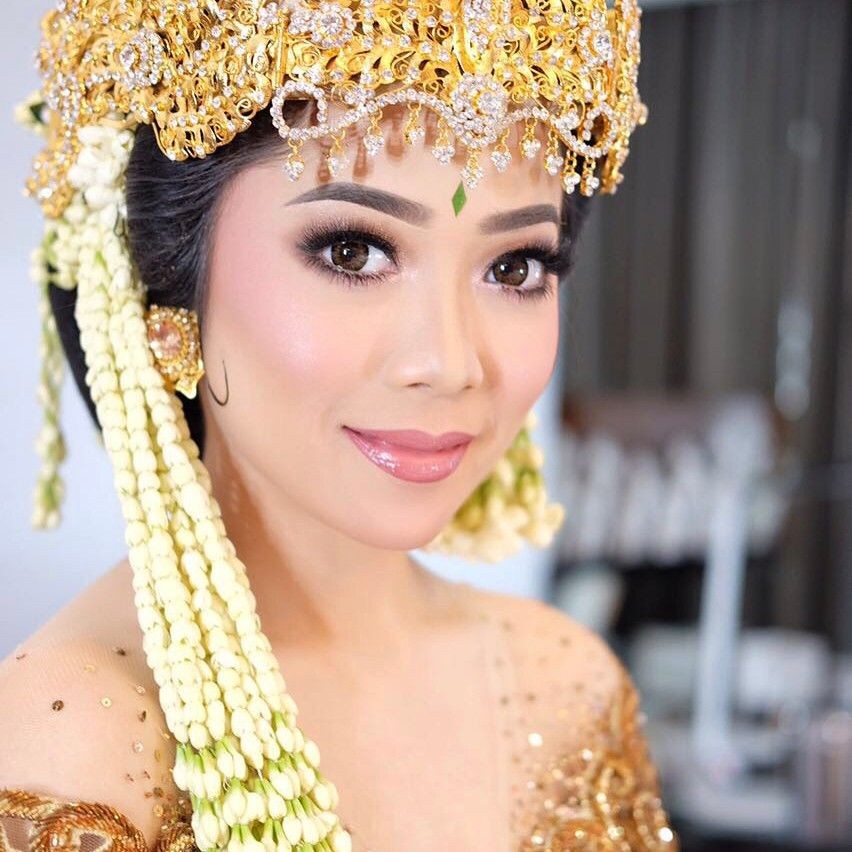 11 Inspirasi Wedding Makeup Adat Sunda Ala Seleb Anggun