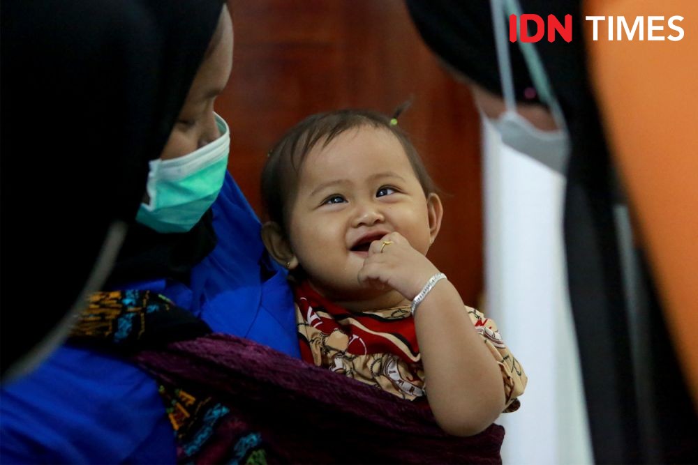 Ikut Operasi Katarak Gratis, Eva Berharap Bayinya Bisa Melihat Dunia
