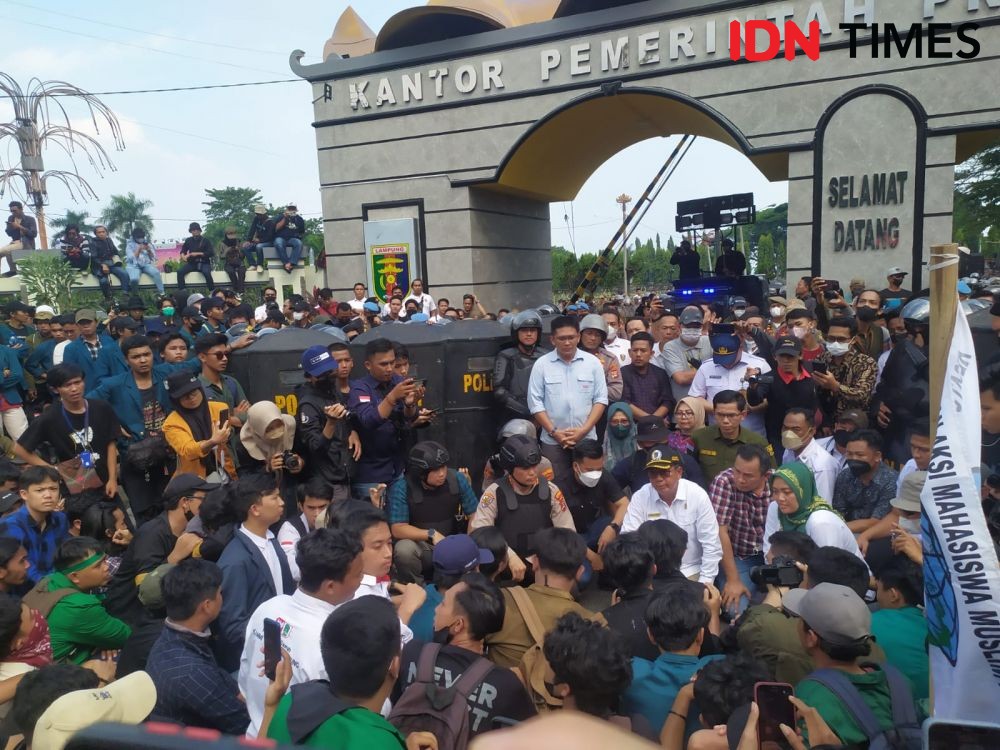 Wakil Gubernur dan Ketua DPRD Lampung Temui Peserta Demo Kenaikan BBM