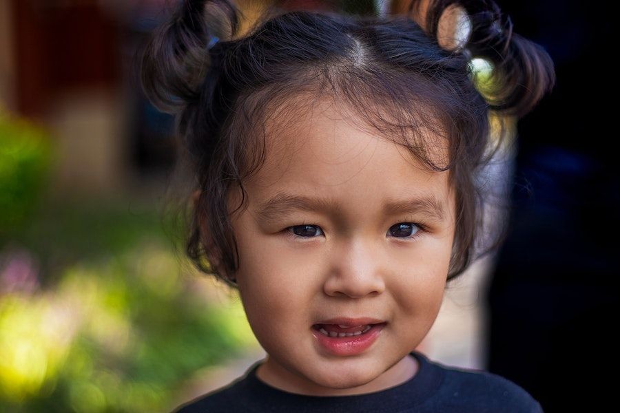 10 Nama Bayi yang Menyentuh Hati dengan Makna Cahaya dan Harapan