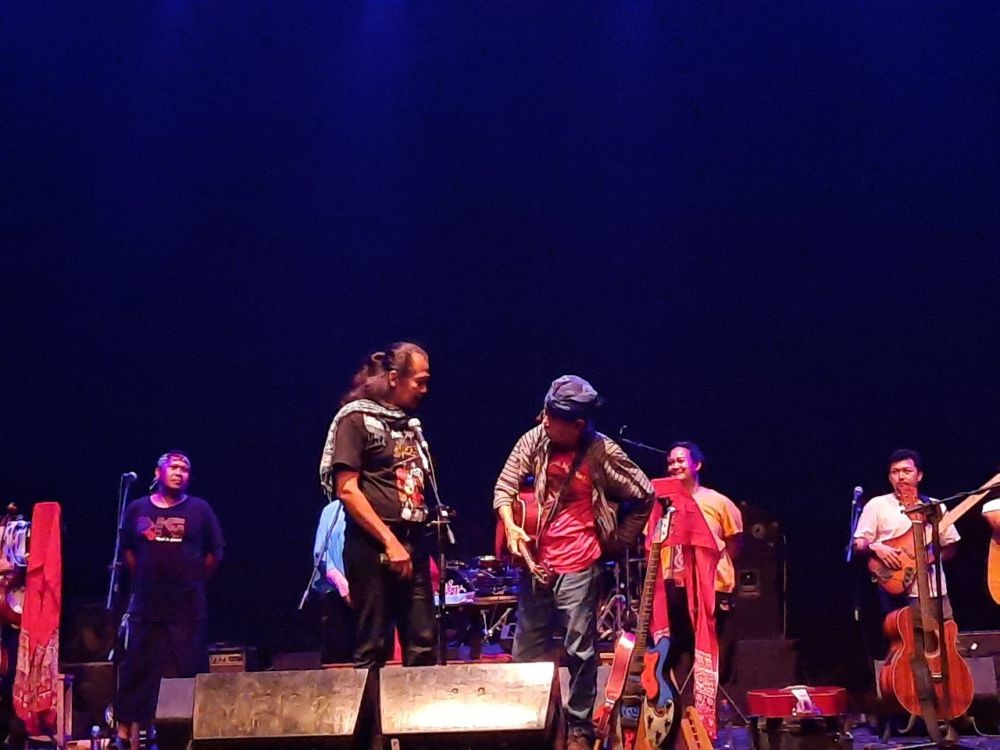 Konser Sawung Jabo dan Sirkus Barock Guncang Yogyakarta