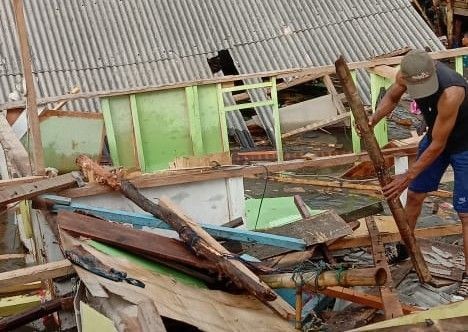 Ratapan Warga Pesisir Teluk Bandar Lampung, Rumah Roboh Dihempas Ombak