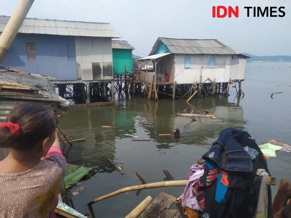 Ratapan Warga Pesisir Teluk Bandar Lampung, Rumah Roboh Dihempas Ombak
