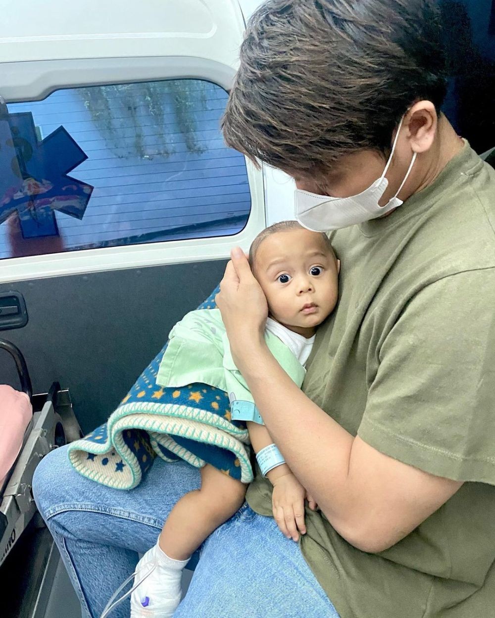 Baby Leslar dirawat di rumah sakit (instagram.com/lestykejora)