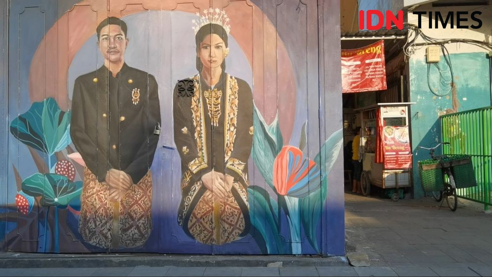 Mural Pengantin! Kado Pernikahan Kaesang dan Erina Dari Muralis Solo