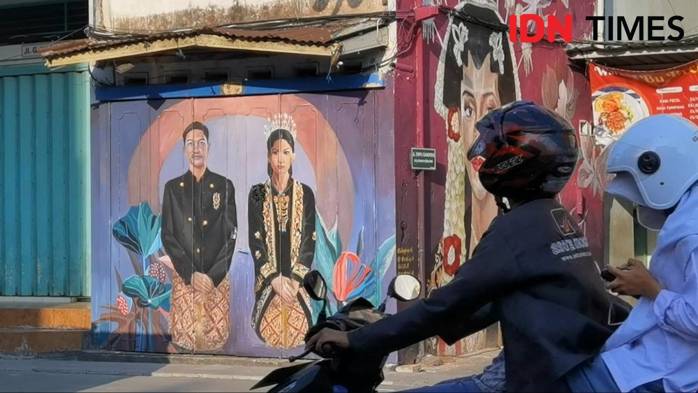 Mural Pengantin! Kado Pernikahan Kaesang dan Erina Dari Muralis Solo