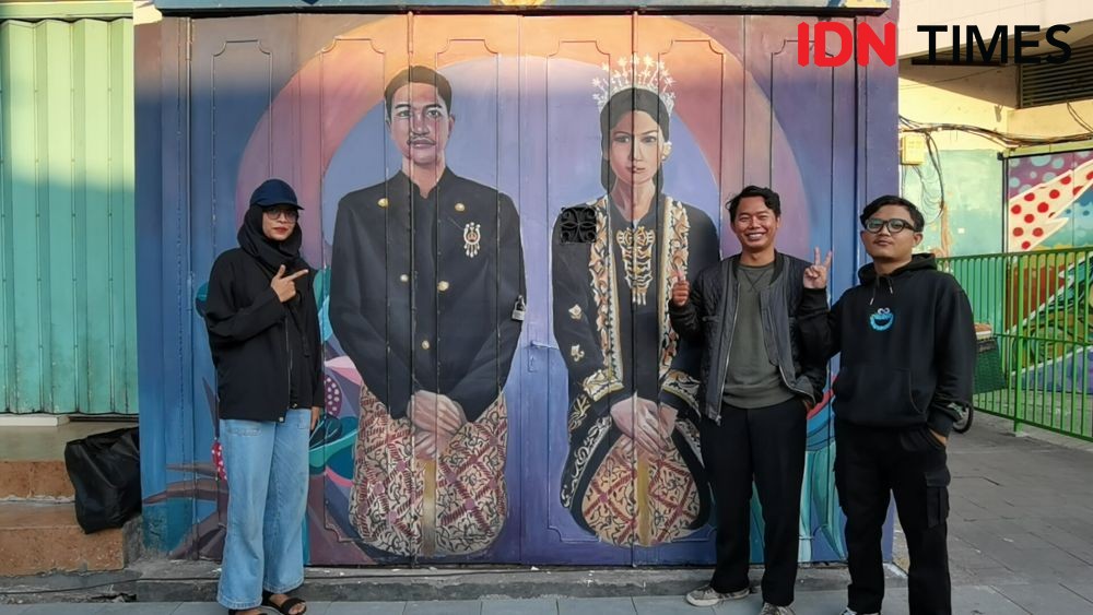 Mural Pengantin! Kado Pernikahan Kaesang dan Erina Dari Muralis Solo