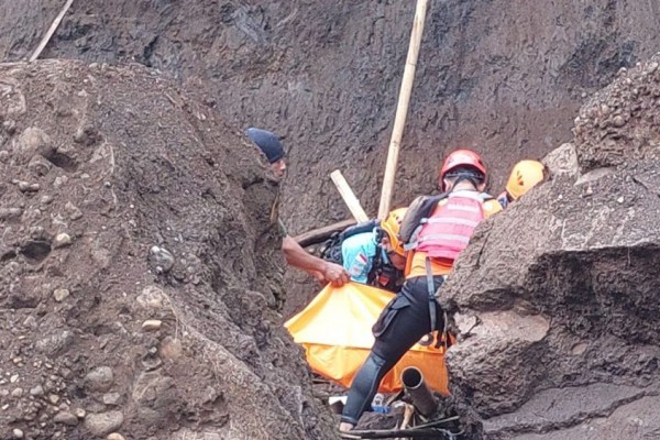 Tinggal Dekat Sungai, Mbah Susi Tertimbun Longsor 10 Meter di Banyumas