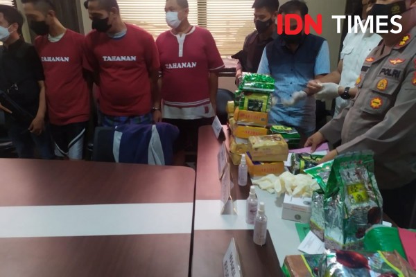 Polda Lampung Bongkar Penyelundupan 35 Kg Sabu, Modus Kotak Kue!