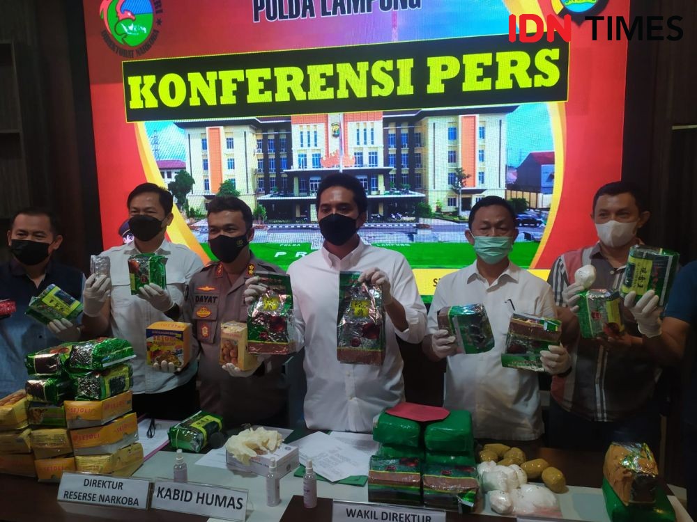 Polda Lampung Bongkar Penyelundupan 35 Kg Sabu, Modus Kotak Kue!