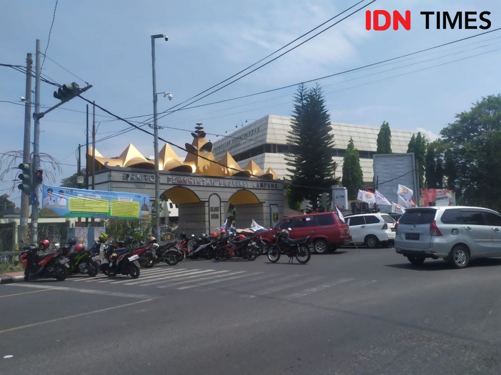 Demo Buruh di Lampung, Tolak Kenaikan BBM hingga Penyesuaian Upah
