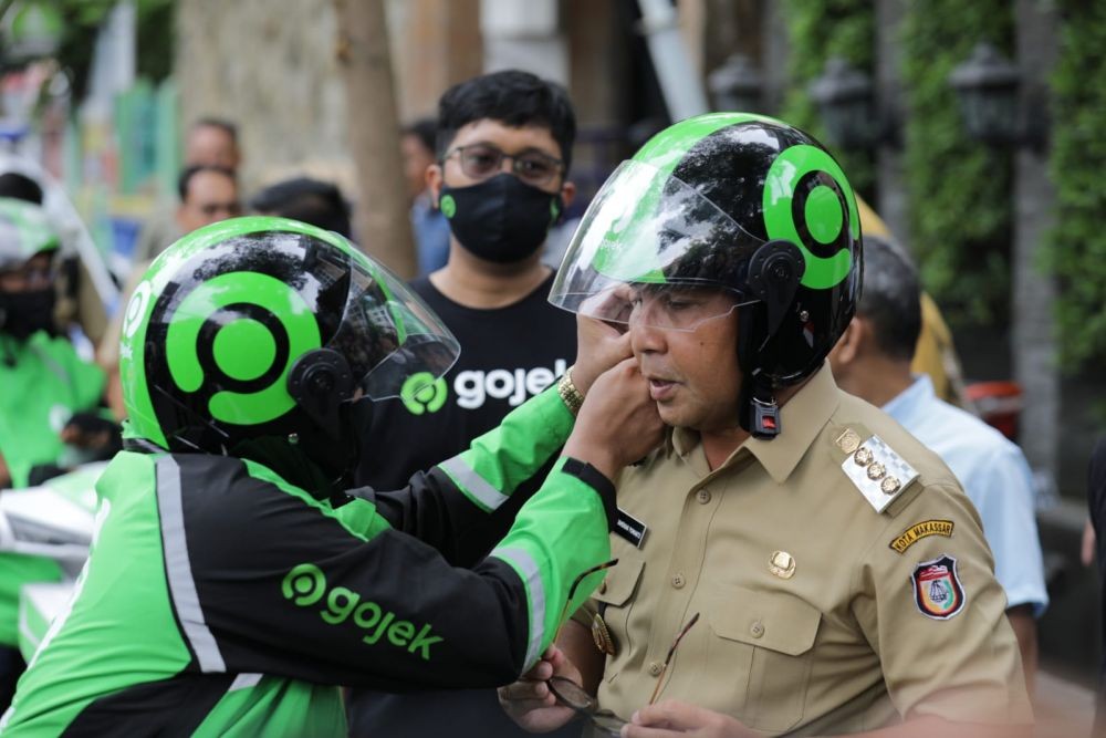 Ojol Day Diberlakukan, Wali Kota Makassar Naik Ojek Online ke Kantor 