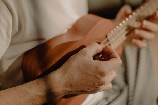 Sejarah Ukulele di Dunia dan Indonesia, Ada Sejak Tahun 1879