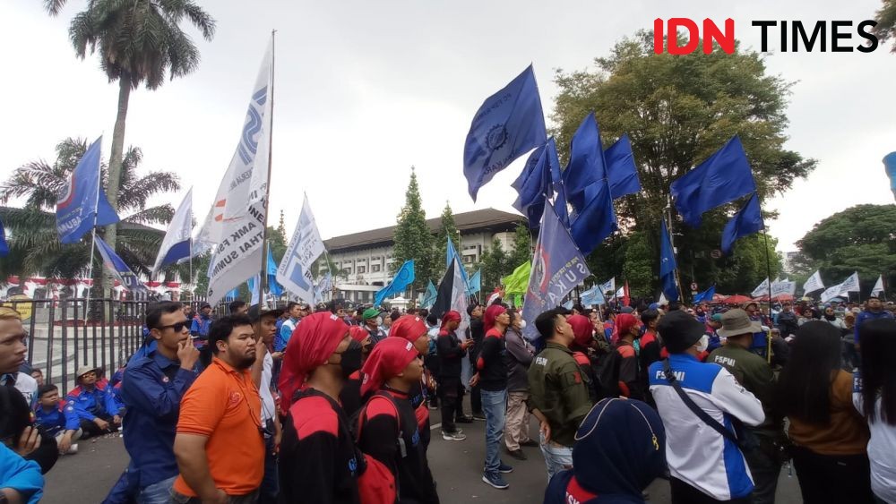 Harga BBM Subsidi Naik, 4 Tuntutan Buruh Jabar ke Jokowi
