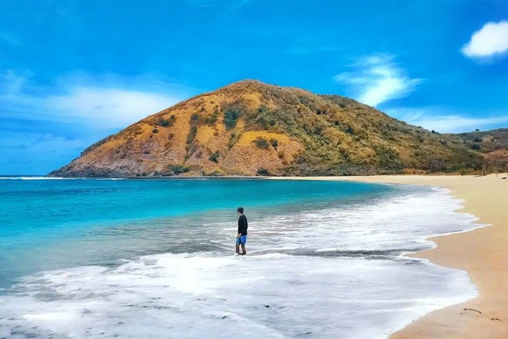 13 Wisata Pantai Indah dan Bukit Cantik di Pulau Lombok, Bikin Betah!