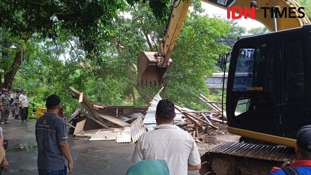 Pemkot Bekasi Bongkar Bangunan Liar, Tapi Punya Ormas Tidak