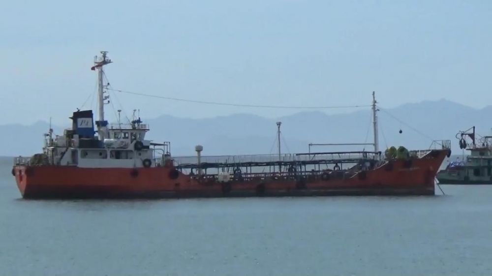 Tiga Kapal Tanker yang Memuat 407,4 Ton Solar Ilegal Disita di Lombok