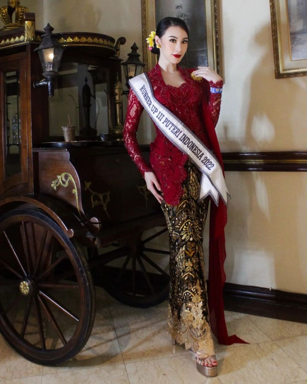9 Kebaya Kutubaru Brokat Bertabur Payet, Auto Cetar!