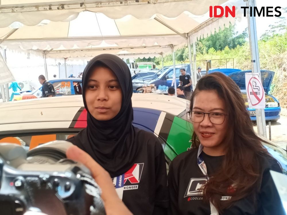 Debut di Reli Danau Toba, Pereli Berhijab Ini Menabrak Pohon