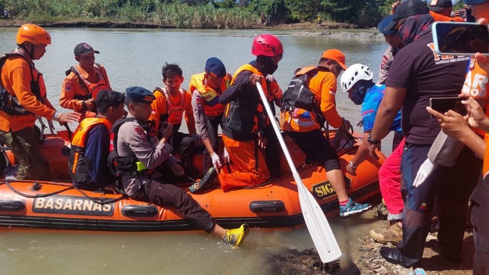 Remaja di Sidrap Tewas Terbawa Arus saat Cuci Mobil di Sungai