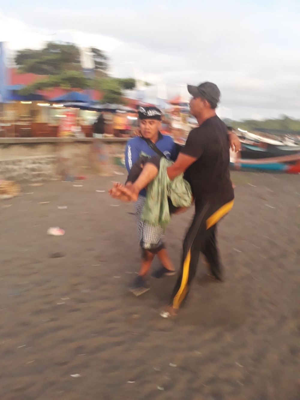 3 Orang Terseret Arus Pantai Batu Tampih di Tabanan