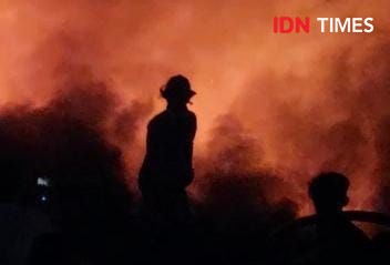 19 Rumah di Makassar Terbakar, Tim Damkar Sulit Akses Lokasi Kebakaran