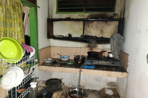 Lalai Matikan Kompor, Kedai Kopi di Mataram Hangus Terbakar