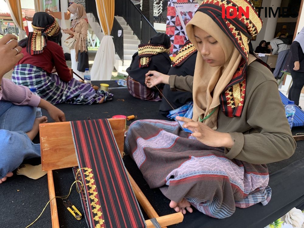 Cerita Gen Z Lampung, Sudah Cinta Tapis Sejak Usia Dini