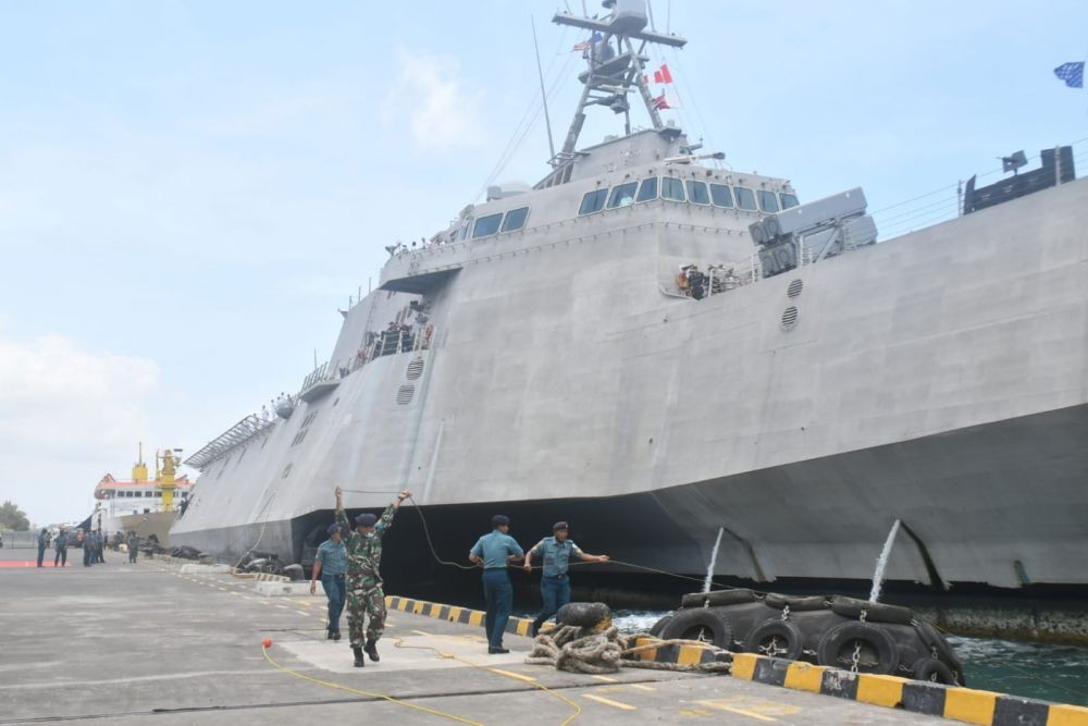 Kapal Perang Amerika Serikat Merapat di Dermaga Benoa Bali 