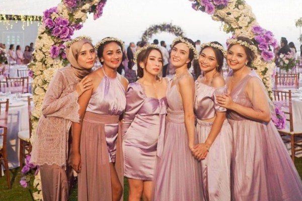 10 Potret Shandy Aulia Jadi Bridesmaid di Pernikahan Sahabat, Gorgeous