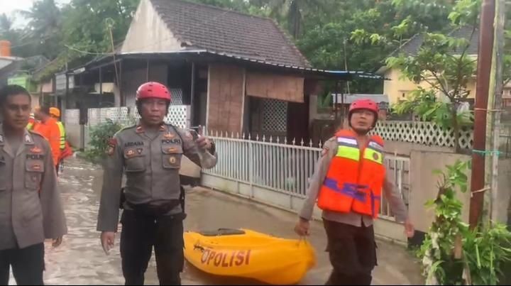 Perumahan di Tabanan Banjir Hingga 1 Meter, 17 KK Sempat Dievakuasi  