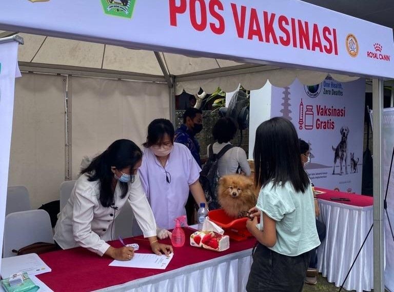 Pemko Padang Distribusikan Ratusan Dosis Vaksin Anti Rabies Gratis