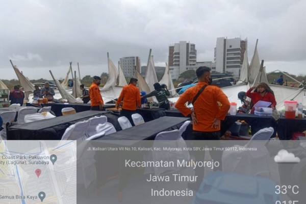 Angin Kencang Rusak Tenda, Festival Layang-layang di Surabaya Tertunda